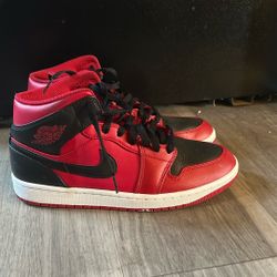 nike air jordan 1 mid 