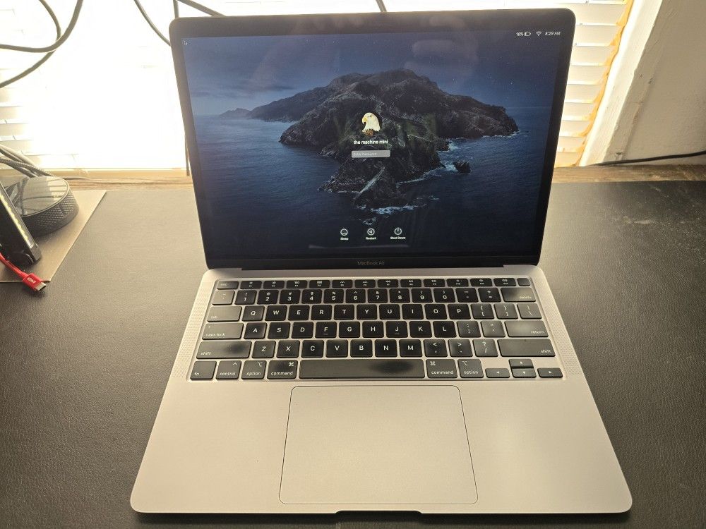 MacBook Air 13 Inch  (2020) 