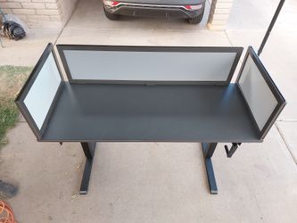 Crank up desk