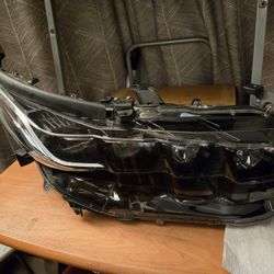 2021 Toyota Prius Passenger Headlight Housing 