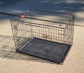 Like New! Large 2 door Dog Crate With Tray