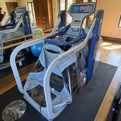 AlterG F320 Anti-Gravity Treadmill – Pristine Condition, zero logged use