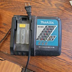 Makita Charger 