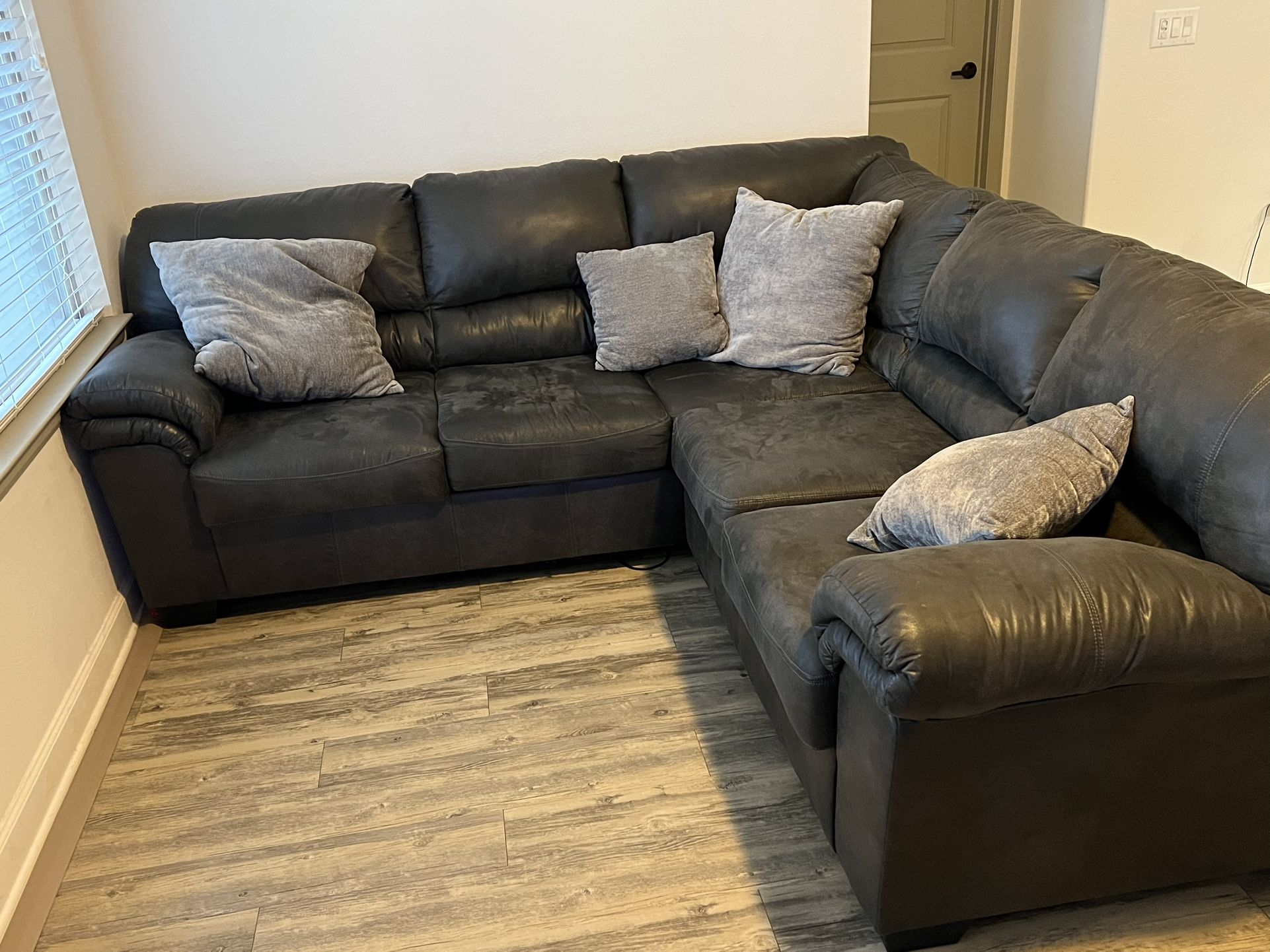 Ashley bladen deals 2 piece sectional