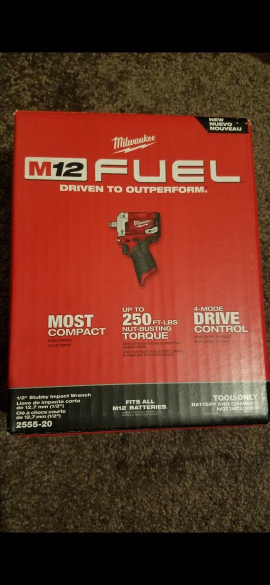 Milwaukee M12 Stubby Impact Wrench