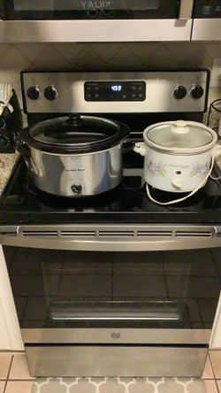 Large And Small Crockpot Set