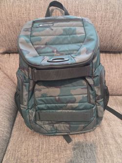 OAKLEY ENDURO 30L BACKPACK