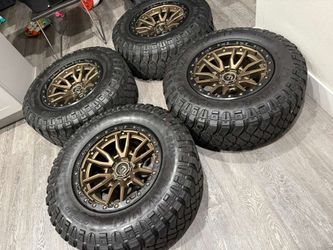 ✅Vendo rines semi nuevos para Toyota Tacoma,Toyota Runes , Toyota Secoya con llantas 285/70R17 Marca  atlander MT