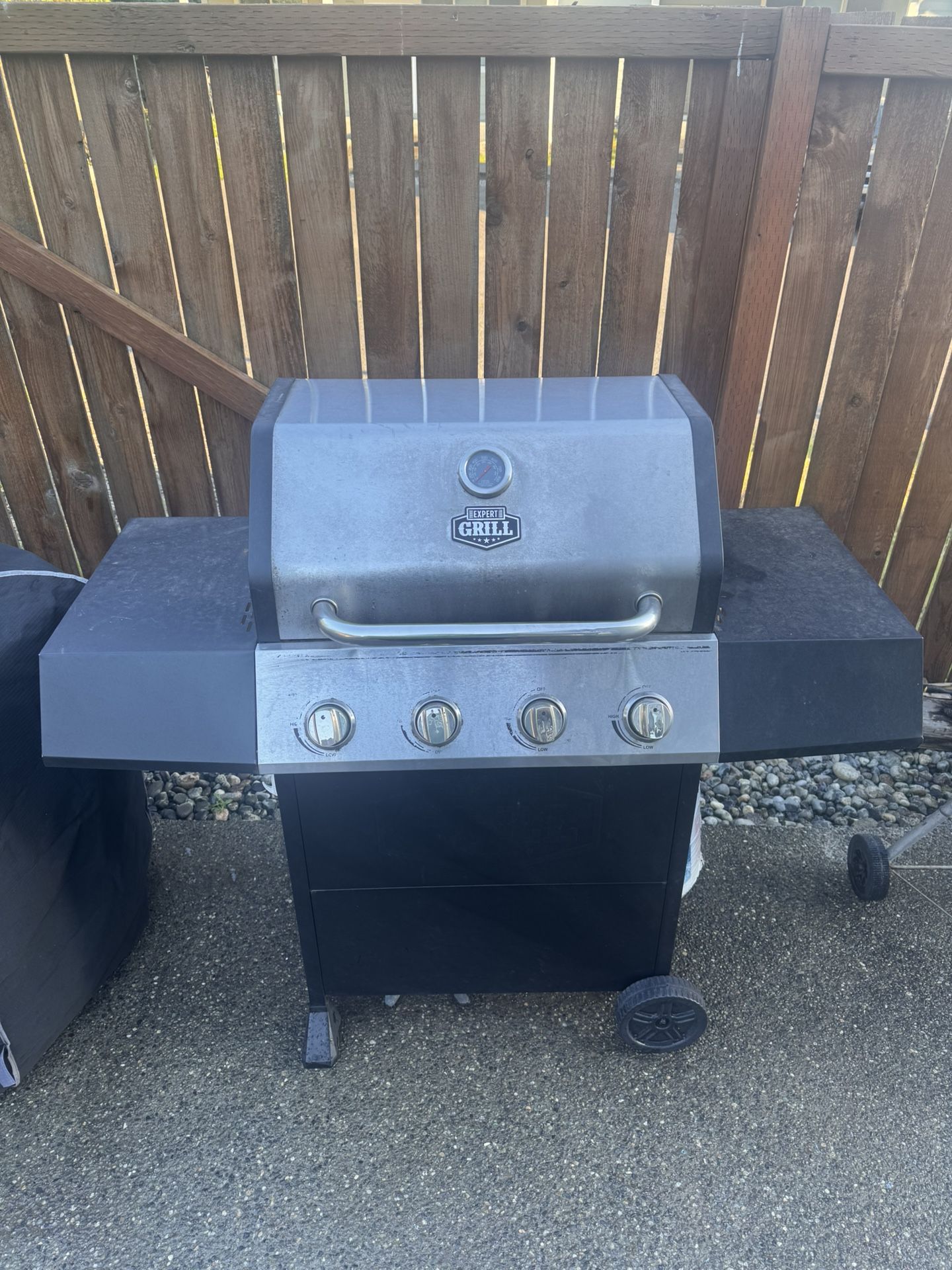 4 Burner Gas Grill