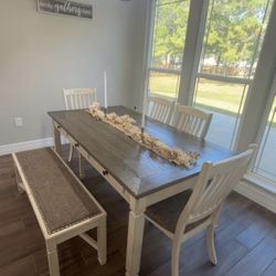 Dinning Table 