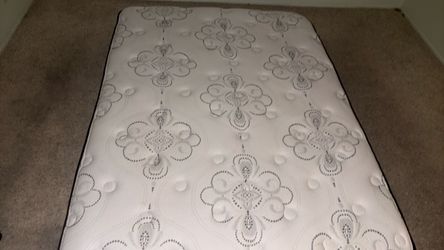 Queen Size Mattress White Floral Pattern
