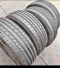 ✅ 235 65 R 18 Michelin tires en perfectas condiciones de Vida