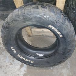 Tire 305/60/18
