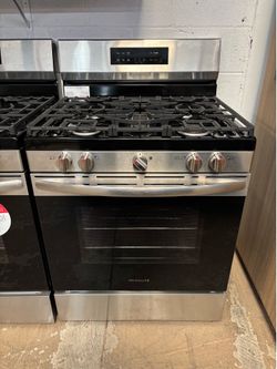 New! Frigidaire 30” Gas Stove #016