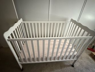White Baby Crib with Mattress