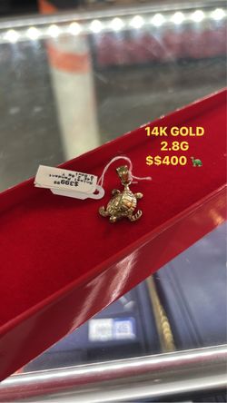 GOLD TURTLE PENDANT