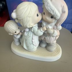 Precious Moments Figurine - 455822, Mommy Kissing Santa Claus Christmas Mint 