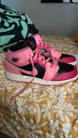 Air Jordan coral chalk