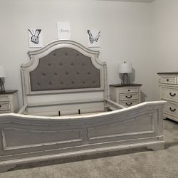 BEDROOM SET