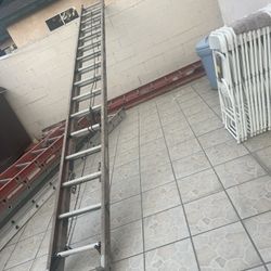 Escalera de 32 pies de figura de vidrio muy barata