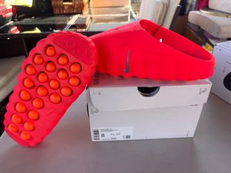 New Mind 001 Slides Solar Red Size 8
