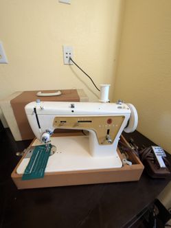 Vintage Singer 237 Sewing Machine Made in France – Fully Working + Case