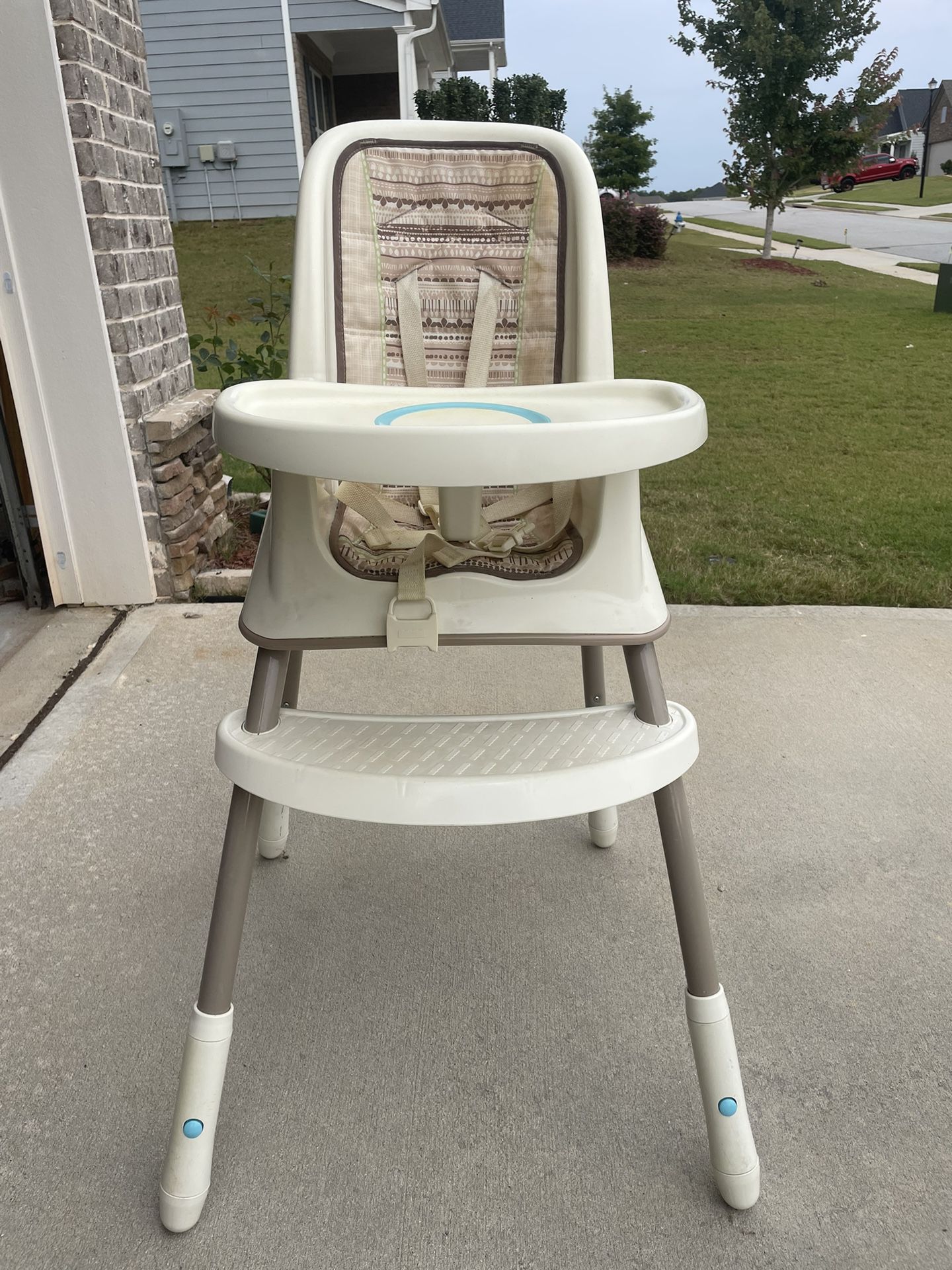Graco Adjustable Height High Chair With Tray Table