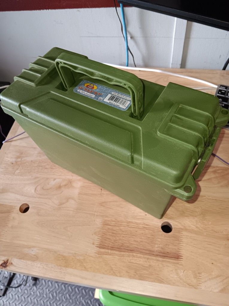 Ammo case/Storage container with gasket In lid.