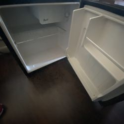 Mini Fridge / Neverita