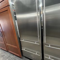Subzero Stainless Steel Built In 27” Bottom Freezer Refrigerator 