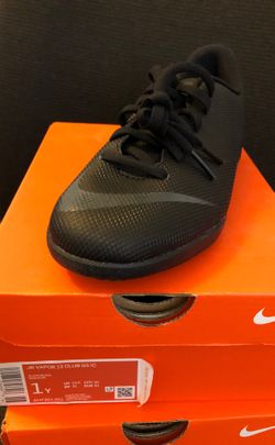 Jr vapor Nike size 1,2.5,4,or 5