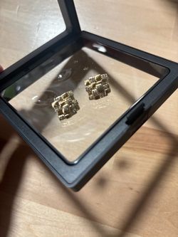 Gold earrings