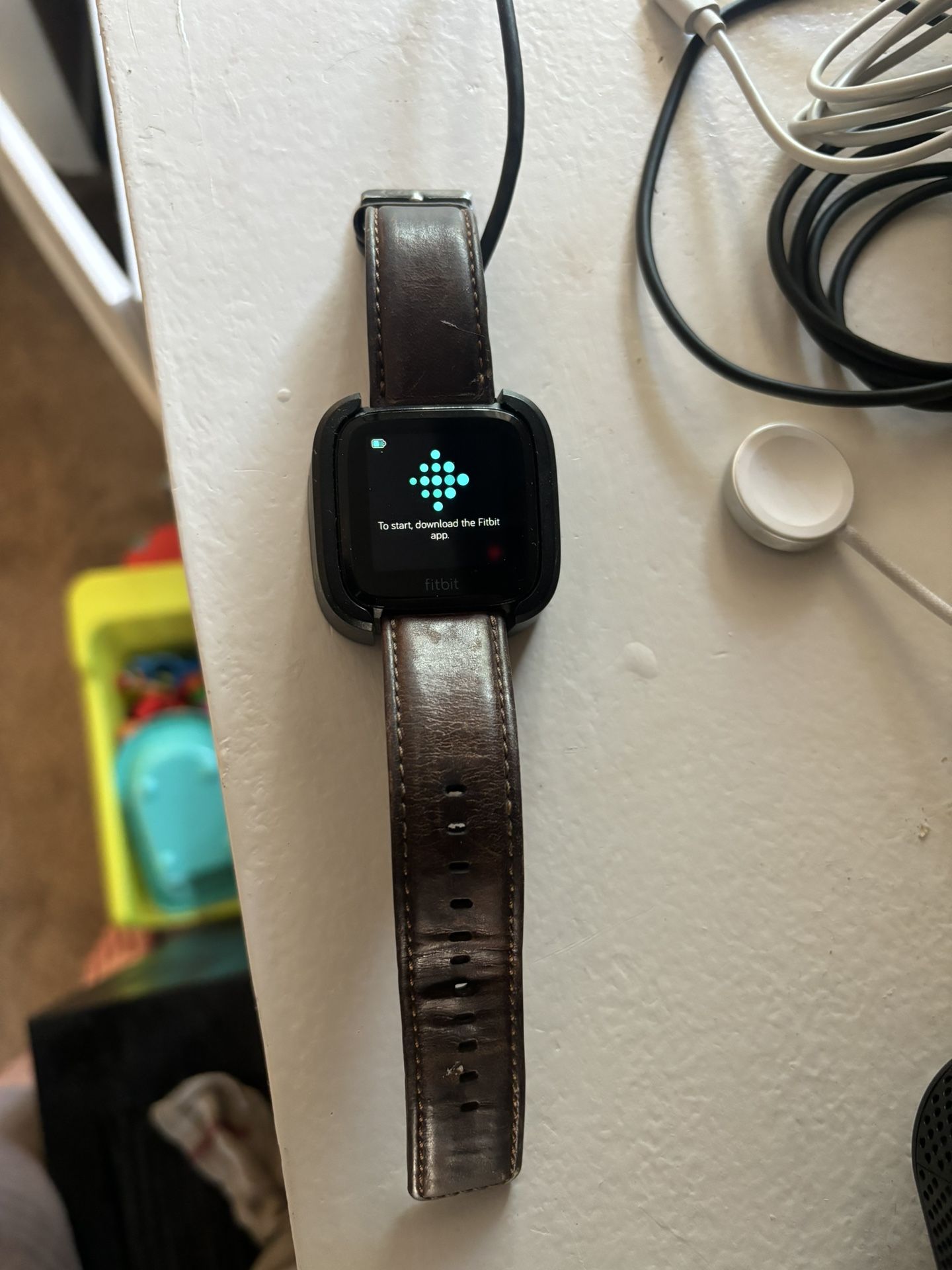 Fitbit Versa With Leather Band And Charger