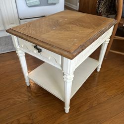 wood end table w/ drawer