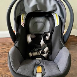 Chicco Keyfit 35 infant car seat. 