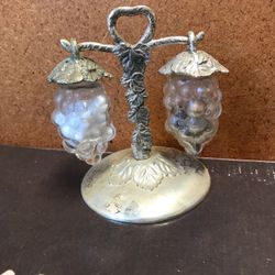 Vintage Grape salt and pepper shakers
