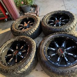 Rims and tires 20.6 universal bolts fit Ford Chevy Nissan Toyota in very good condition