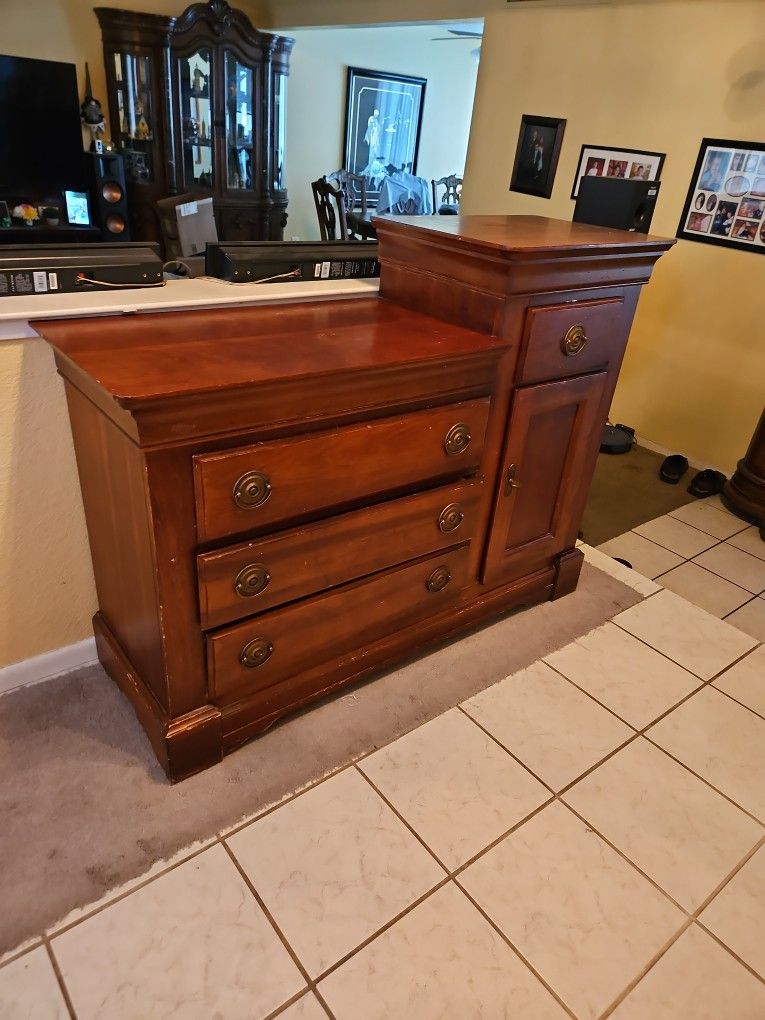 Bassett Changing Table Dresser