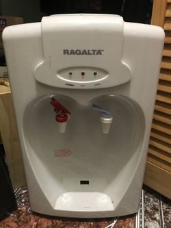 Hot cold water dispenser