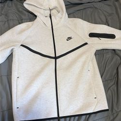 White Men’s Nike Tech Full Set (Medium)