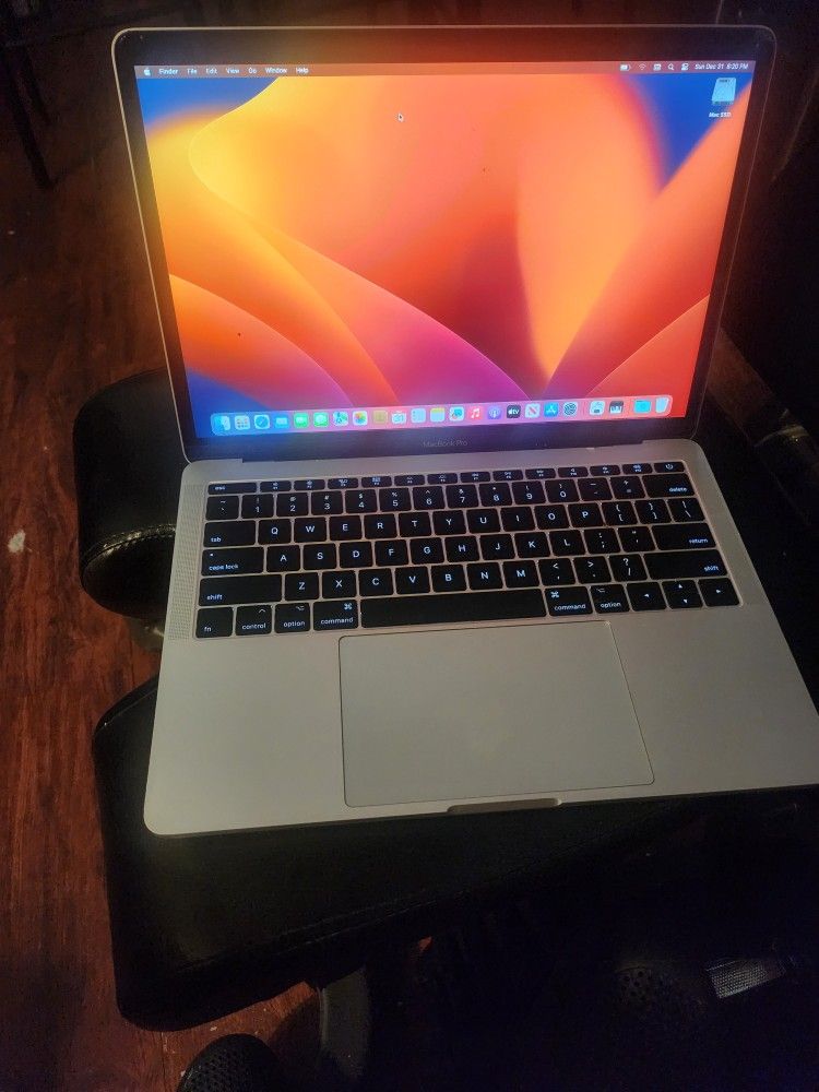 2017 Macbook Pro I5 ,8gb, 128gb Storage