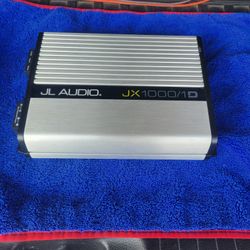 UN AMPLIFIER JL AUDIO 