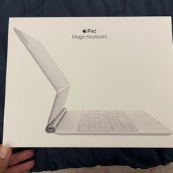 Apple iPad Magic Keyboard In White