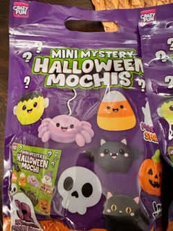 Crazy Fun Mini Mystery Halloween Mochis Blind Bag