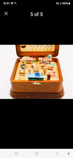 Danbury Mint Snoopy For President Music Box