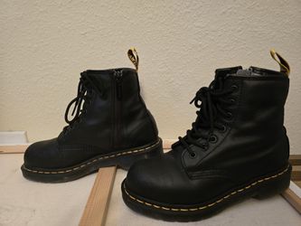 Dr. Martens Icon 7B10 Leather Steel Toe Work Boots ASTM F2413