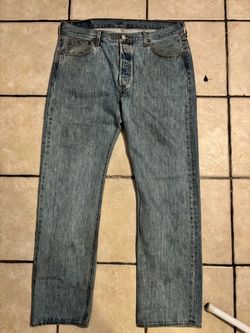 Levi's Light Wash Denim Jeans