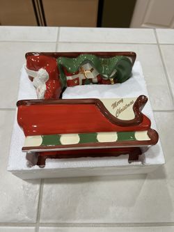 NIB Yankee Candle Santa Claus & Sleigh w/ 6 Christmas Tree Tealight Holders