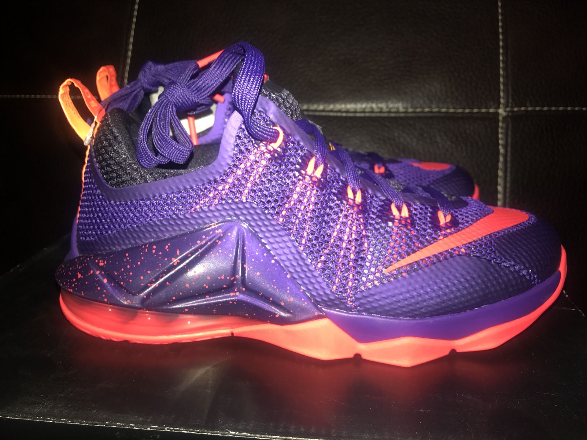 NIKE LEBRON XII LOW SZ 5.5 Youth