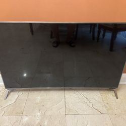 LG 55” Smart LED TV, 4K, HDR, Excellent Condition. 